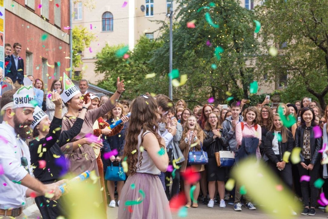В лицее Вышки стартовал прием заявок в 10-й класс на 2018/2019 учебный год Иллюстрация к новости: В лицее Вышки стартовал прием заявок в 10-й класс на 2018/2019 учебный год