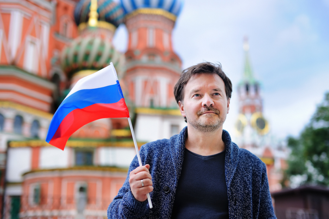 Гражданская идентичность помогает россиянам поддерживать психологическое здоровье в условиях санкций
