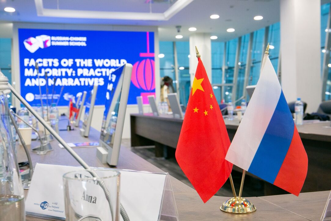 Иллюстрация к новости: Устанавливая мосты: начала работу российско-китайская летняя школа по международным отношениям