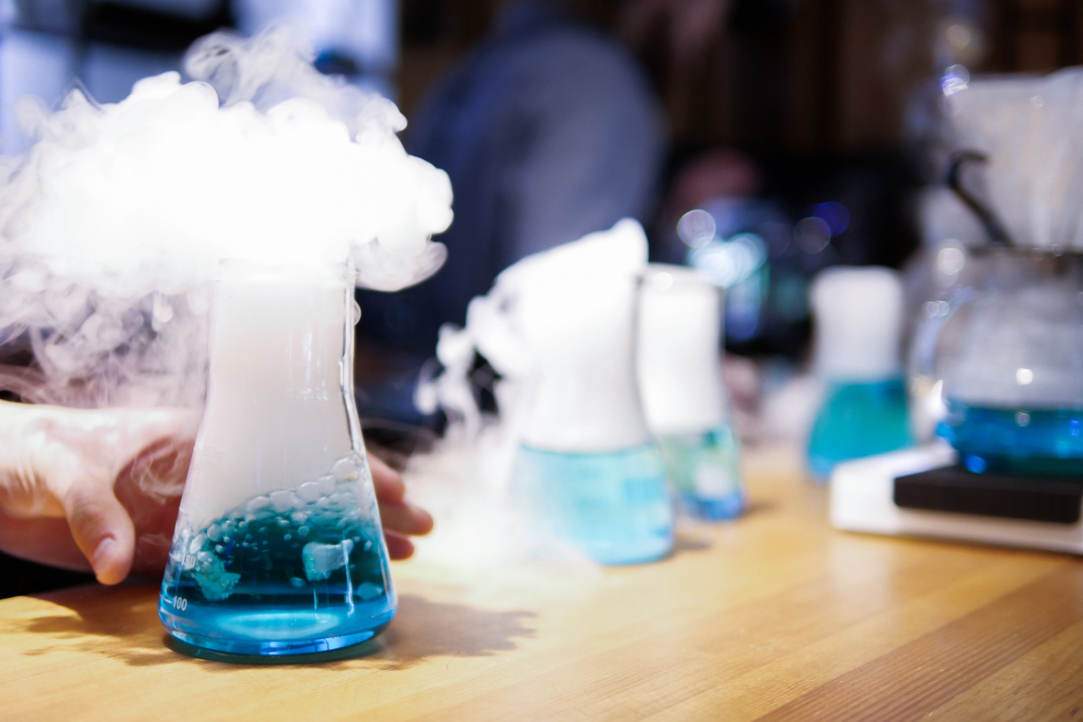 Иллюстрация к новости: Псевдонаучная конференция — 2025: выйти за рамки стандартов